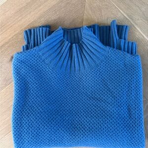 Cashmere Blue Textured Sweater with Pleated Collar